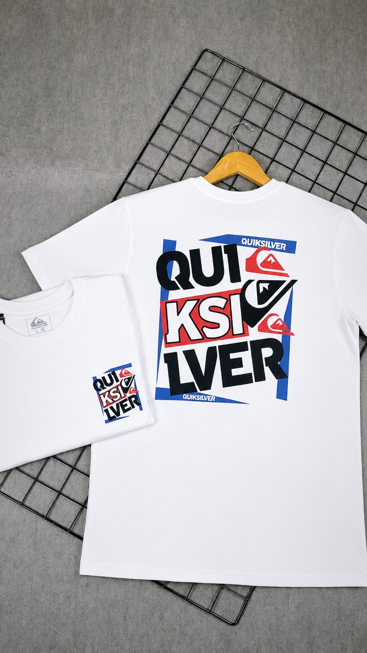 Camiseta Branca Com Detalhes