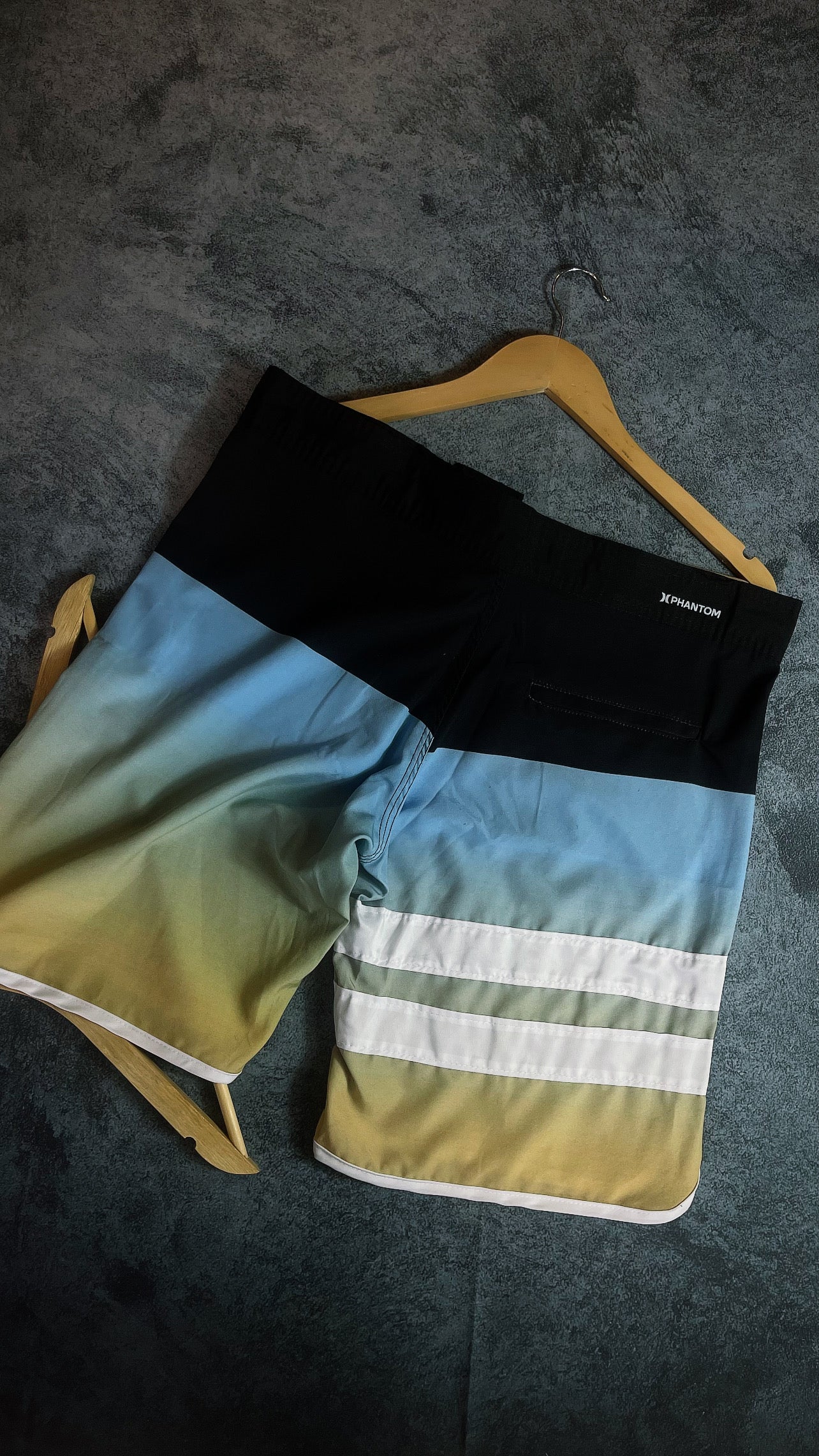 Bermuda Phanton Hurley-Azul (degrade amarelo)