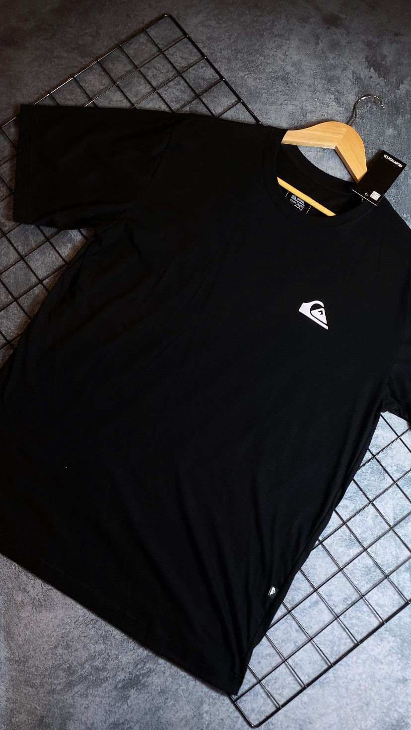 Camiseta Plus size Quiksilver-Preta (onda branca)