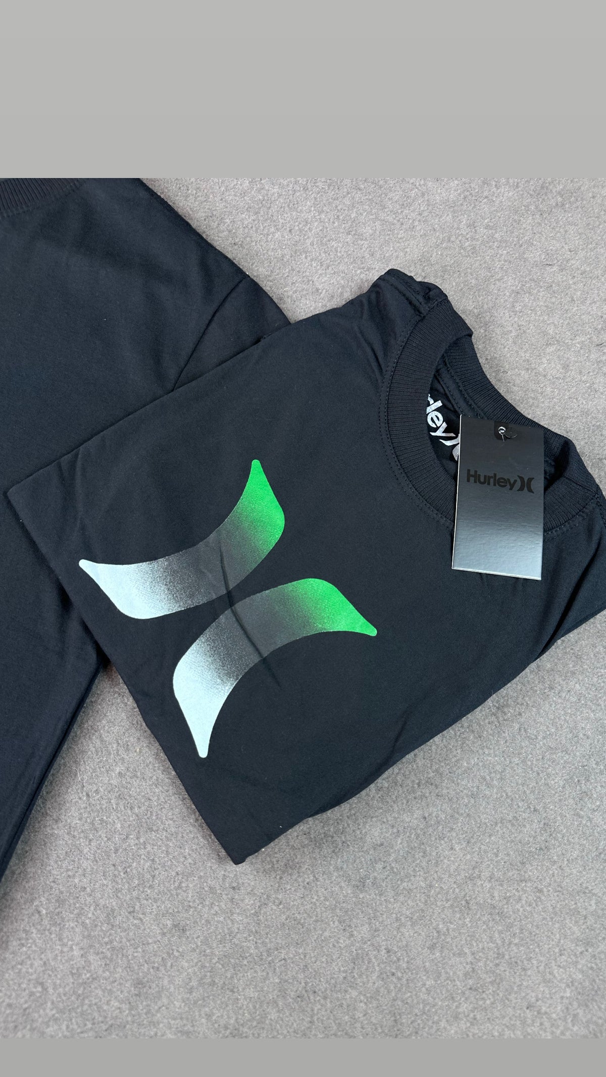 Camiseta Masculina Premium Preta Detalhes Verde