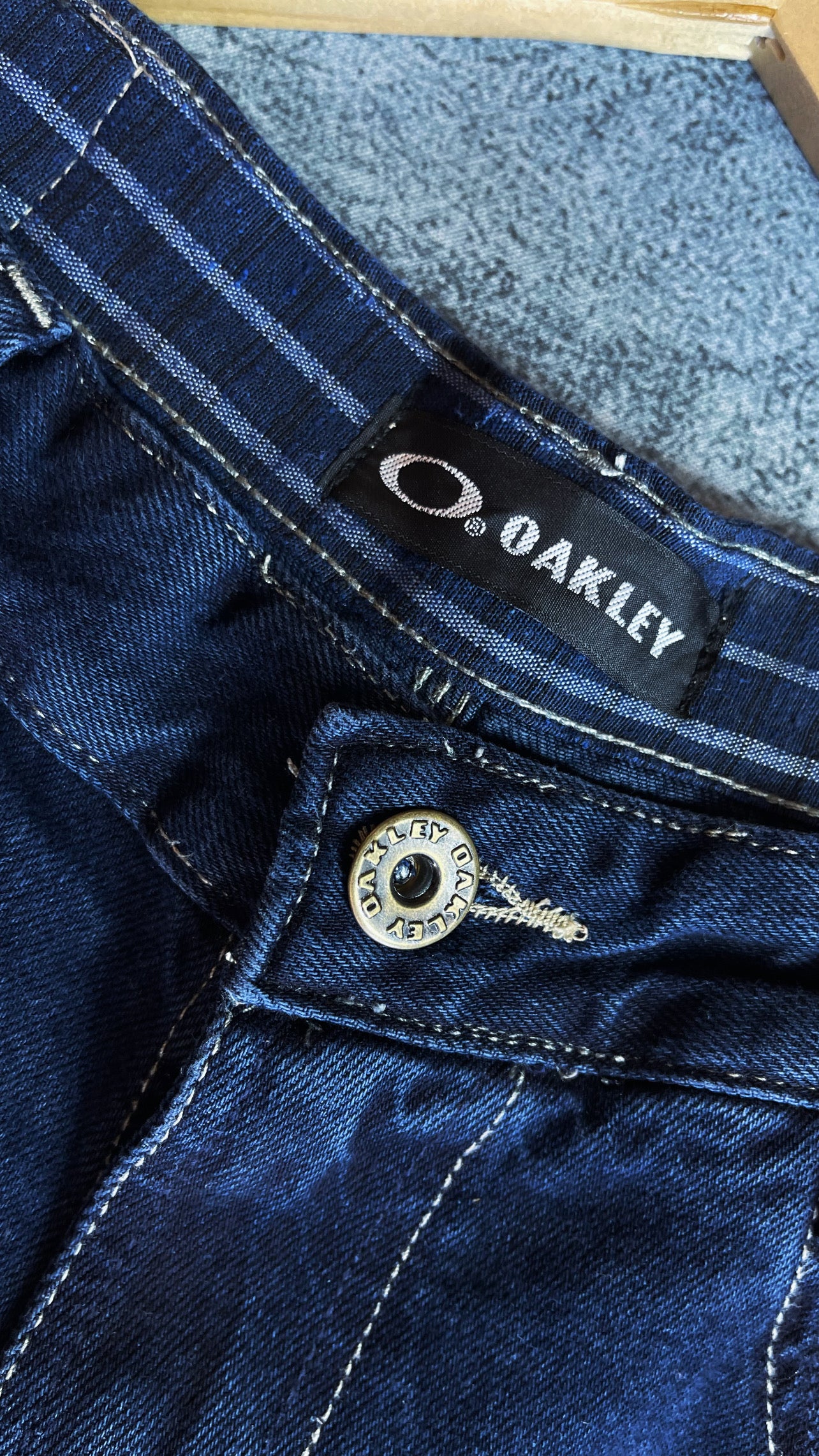 Bermuda Jeans Oakley Escura
