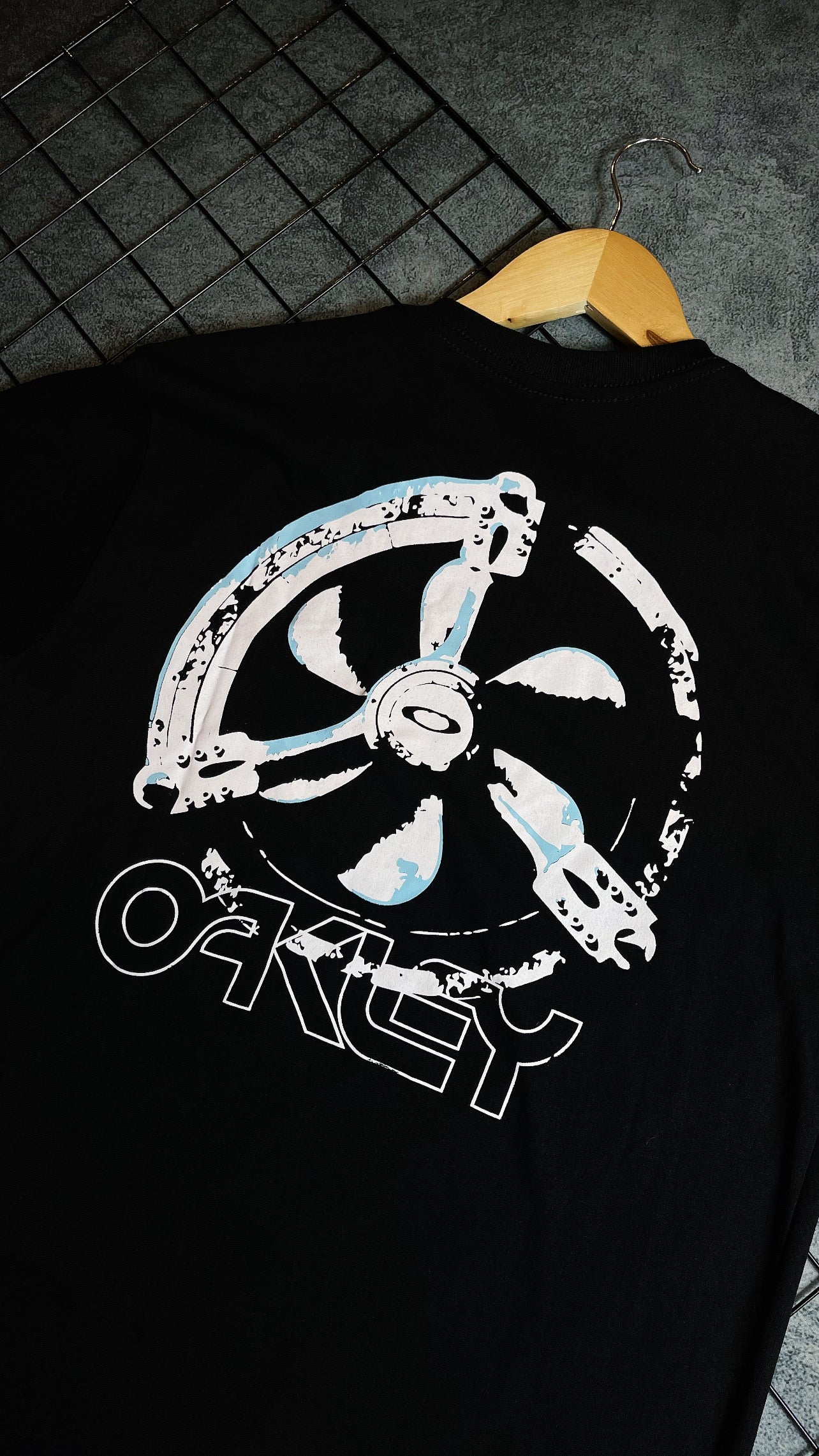 Camisa Oakley edição Hélice