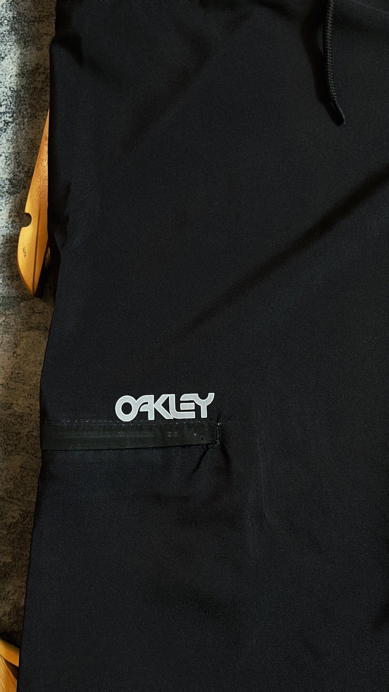 Bermuda Aokley ediçao-Preta (Oakley no bolso)