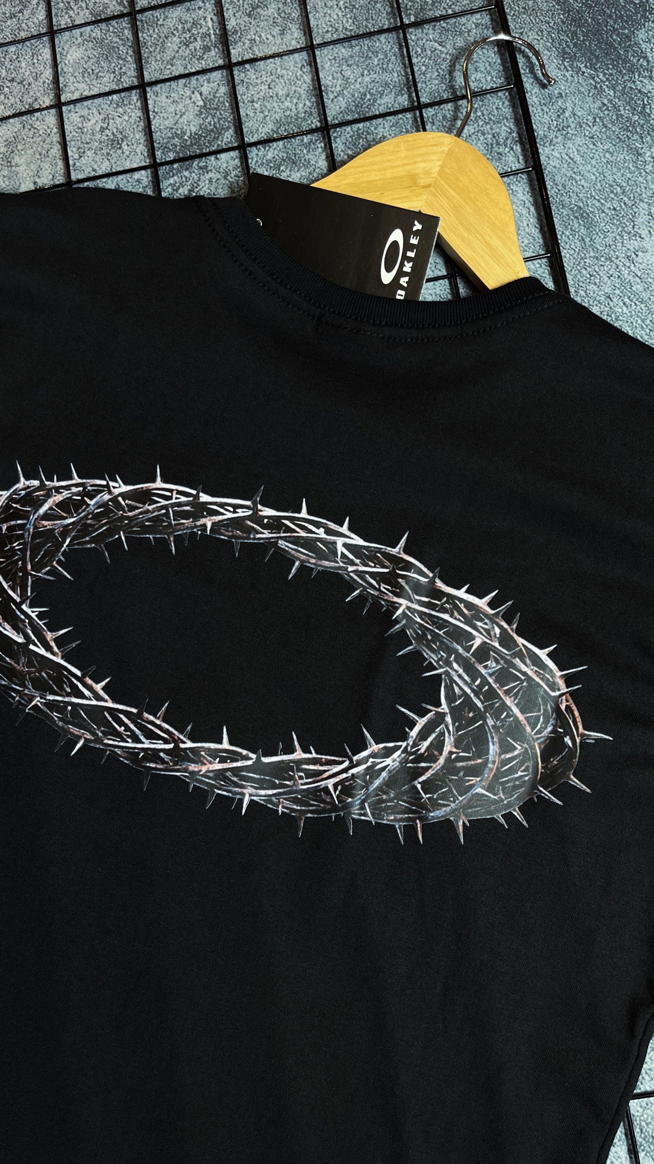 Camisa Oakley edição Coroa de espinhos