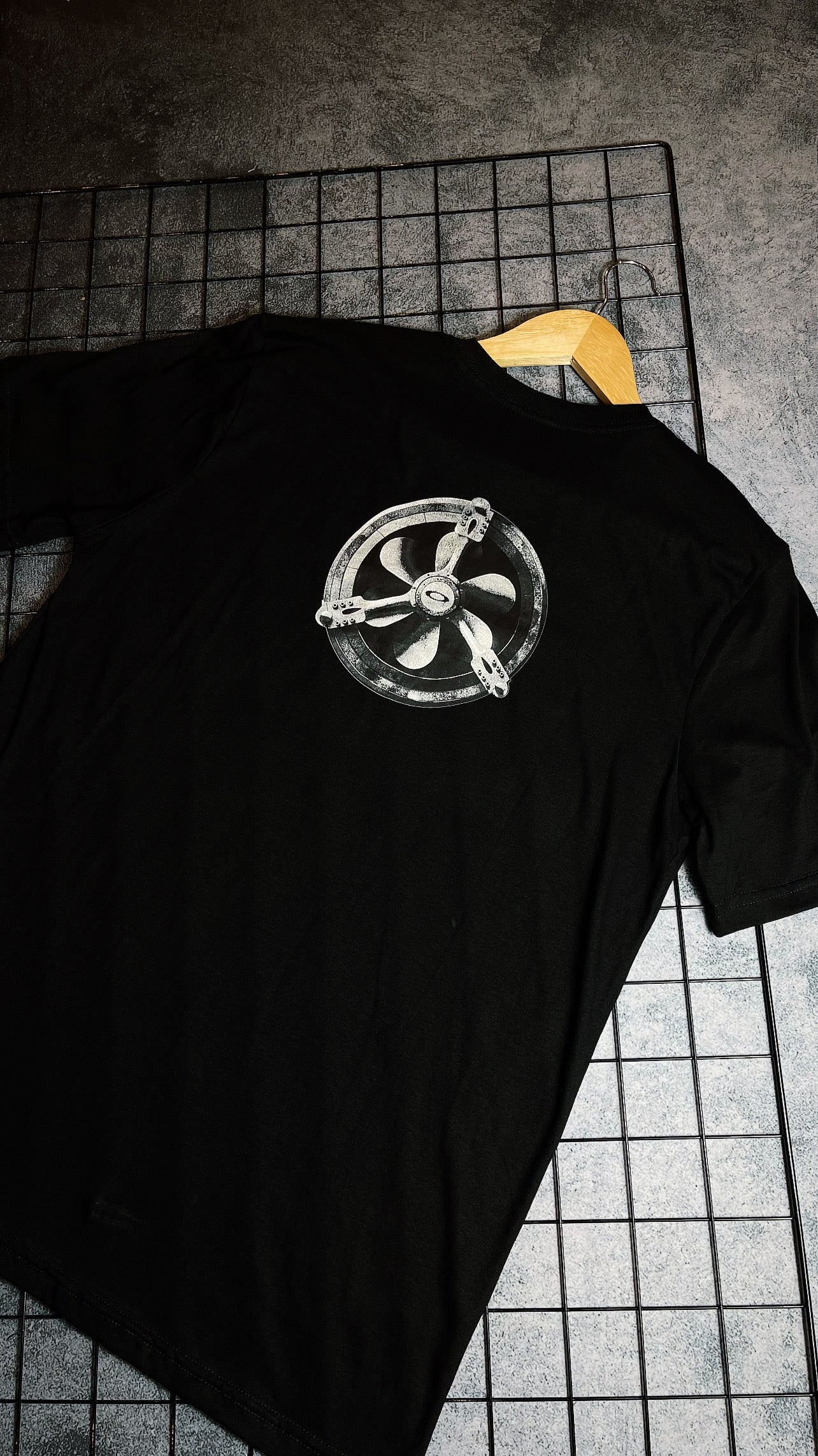 Camisa Oakley edição hélice