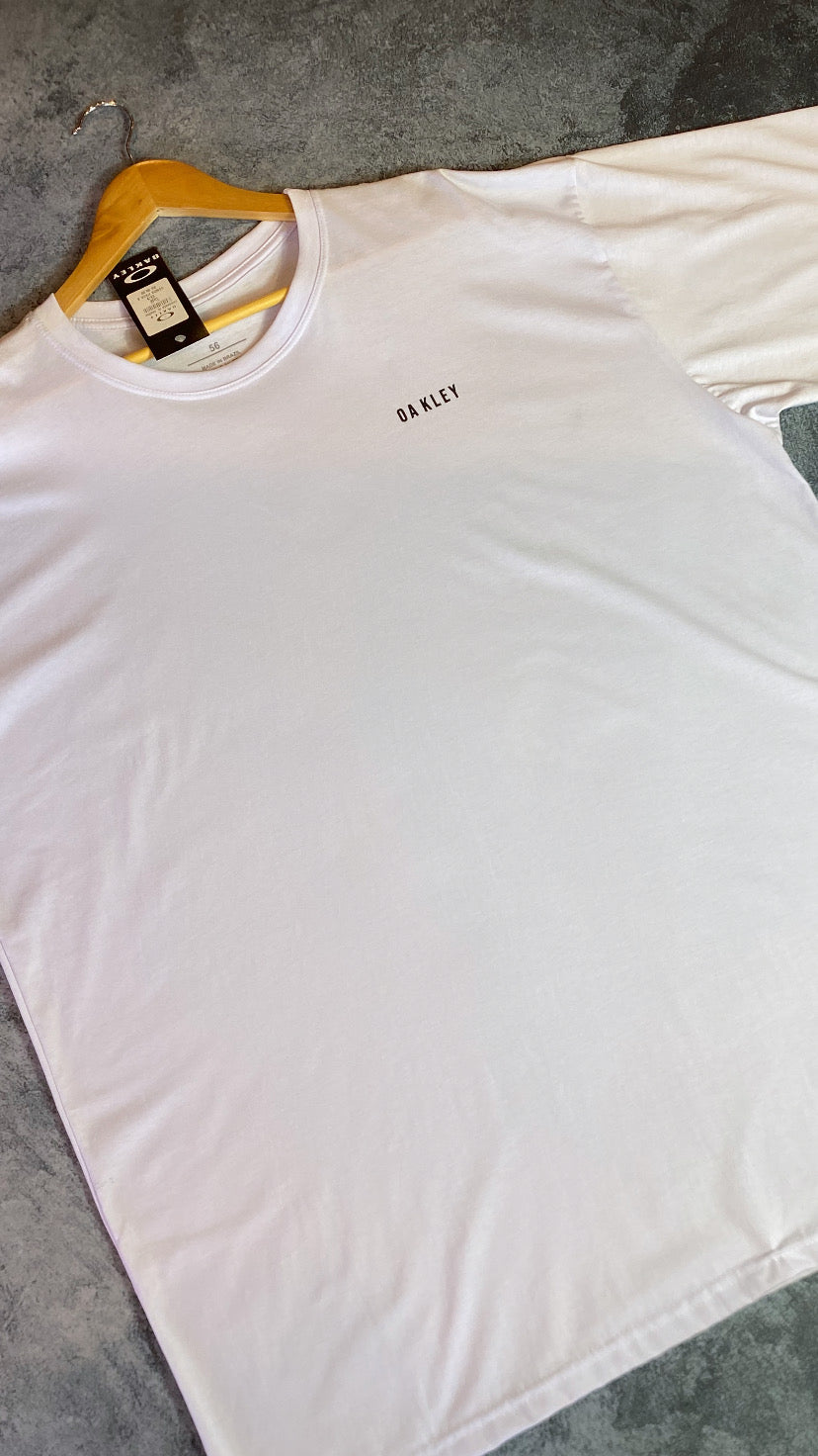 Camiseta Plus size Aoakley-Branca