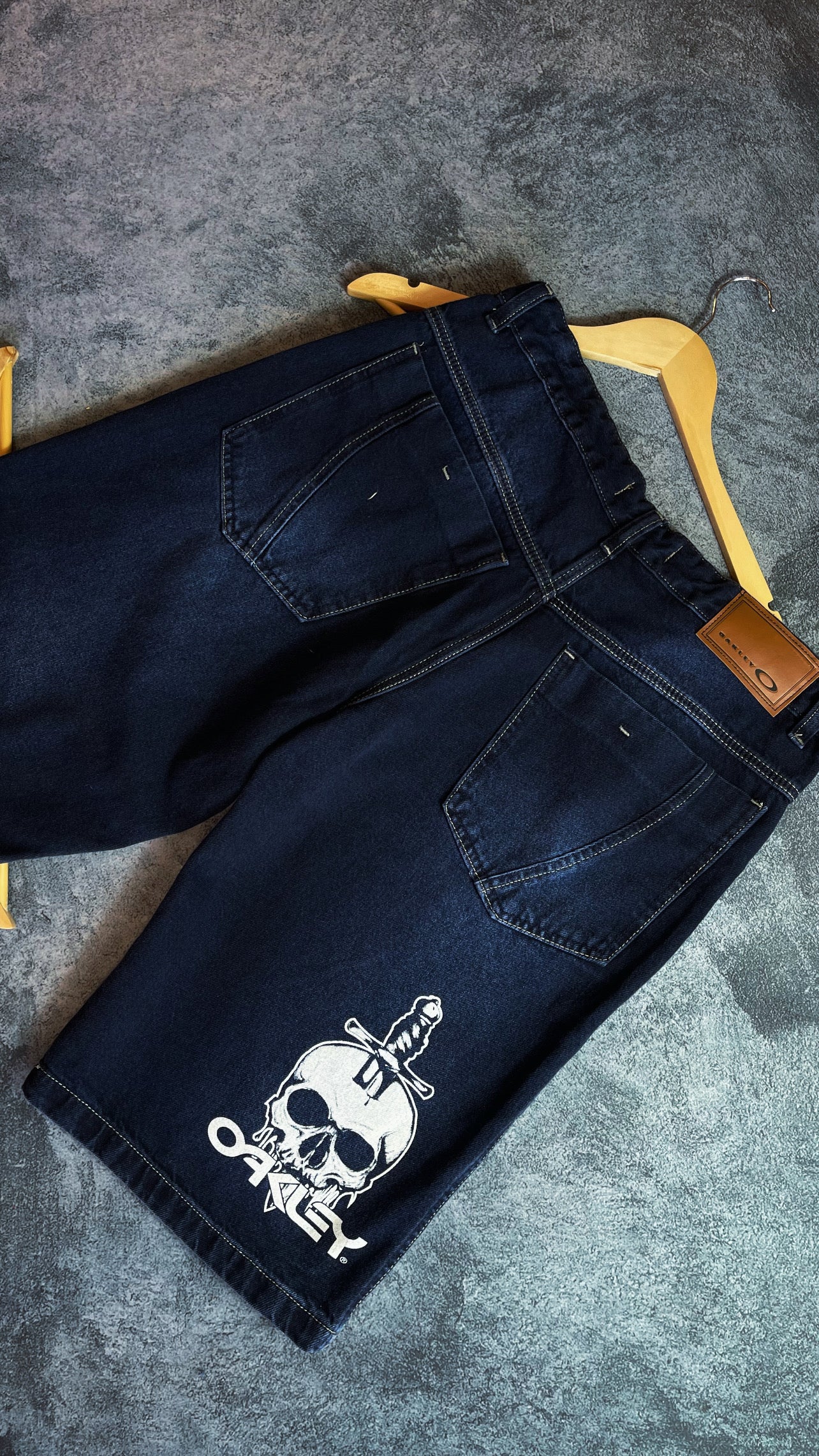Bermuda Jeans Oakley Escura