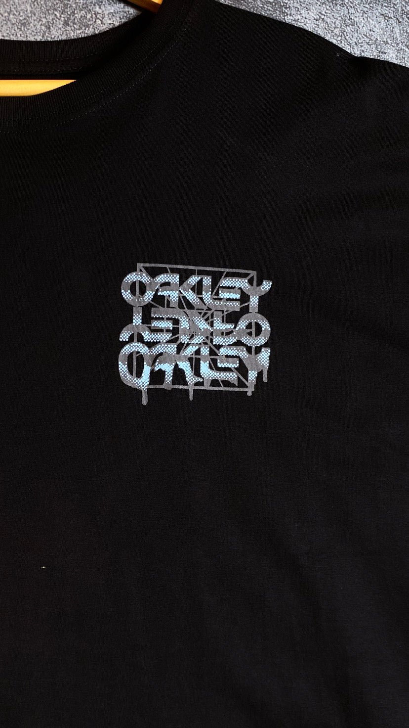 Camiseta Plus size Aoakley-Preta (simbulo azul)