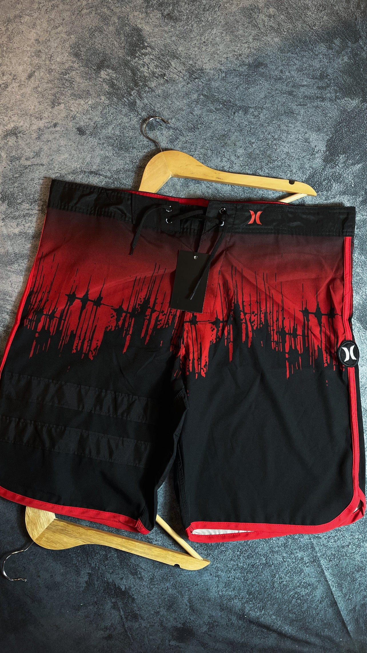 Bermuda Phanton Hurley-Preta com vermelho