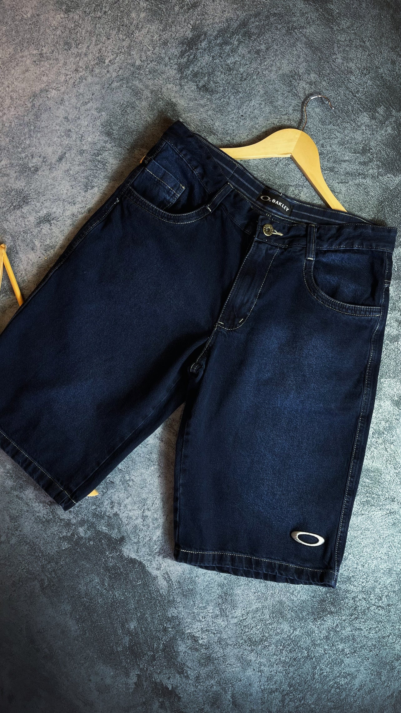 Bermuda Jeans Oakley Escura