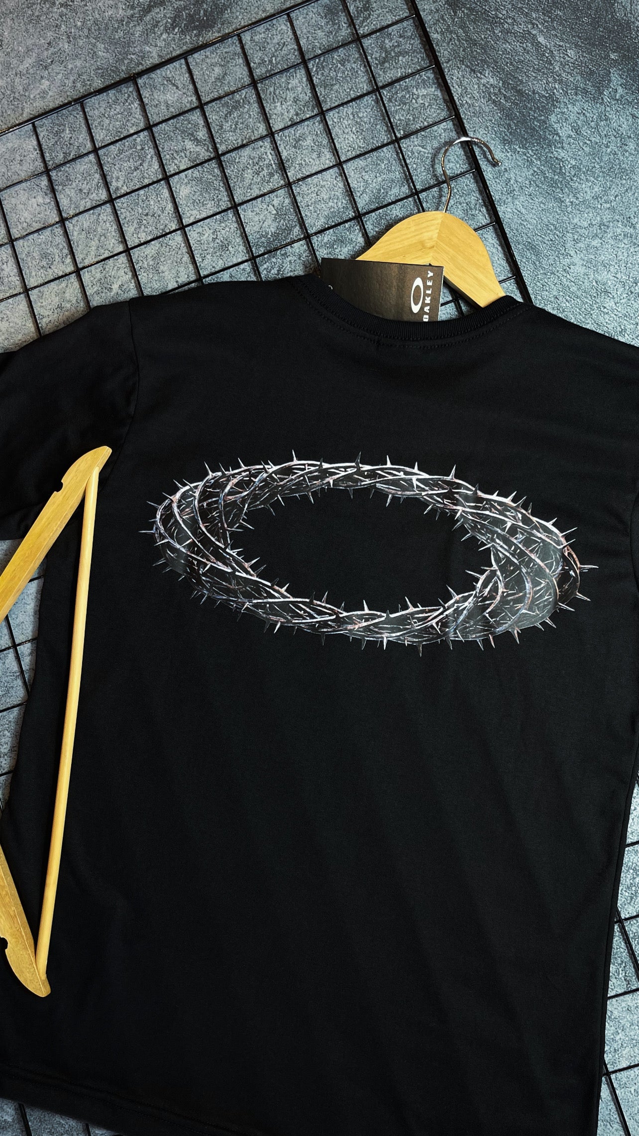 Camisa Oakley edição Coroa de espinhos