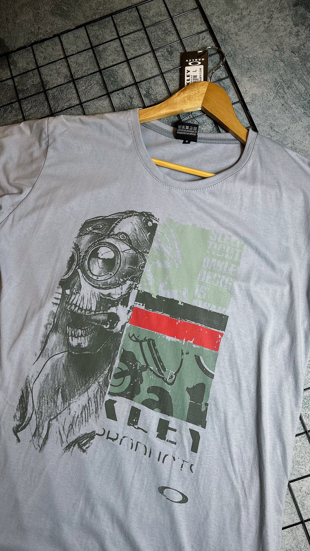 Camisa Oakley edição medusa