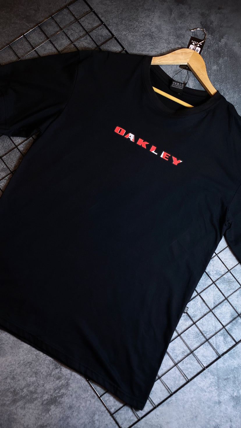 Camiseta Plus size Aoakley-Preta (canada)