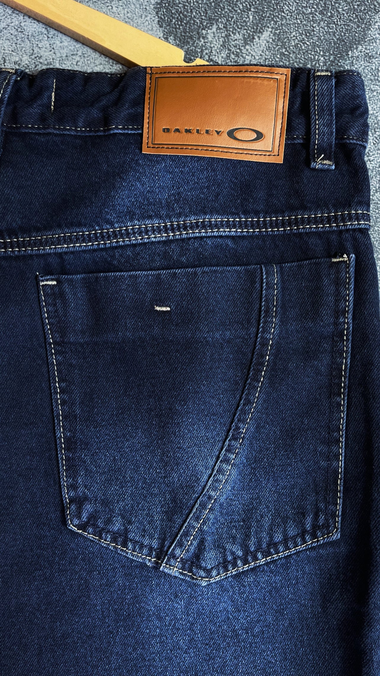Bermuda Jeans Oakley Escura