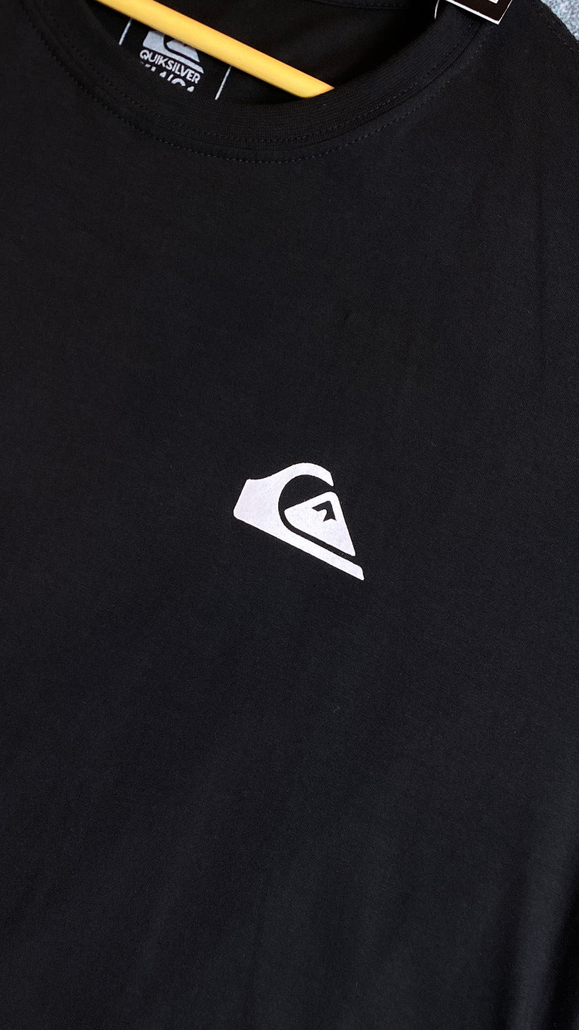 Camiseta Plus size Quiksilver-Preta (onda branca)