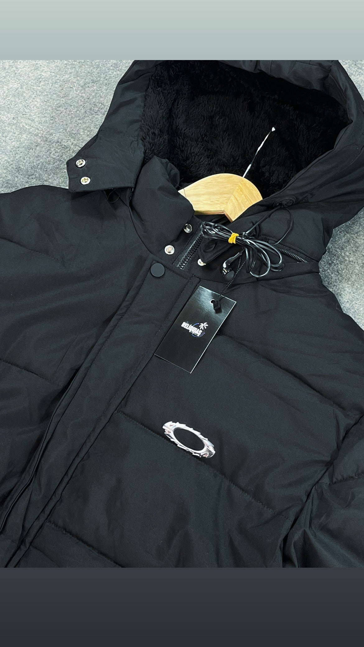 Bobojaco Oakley Forrado Preto