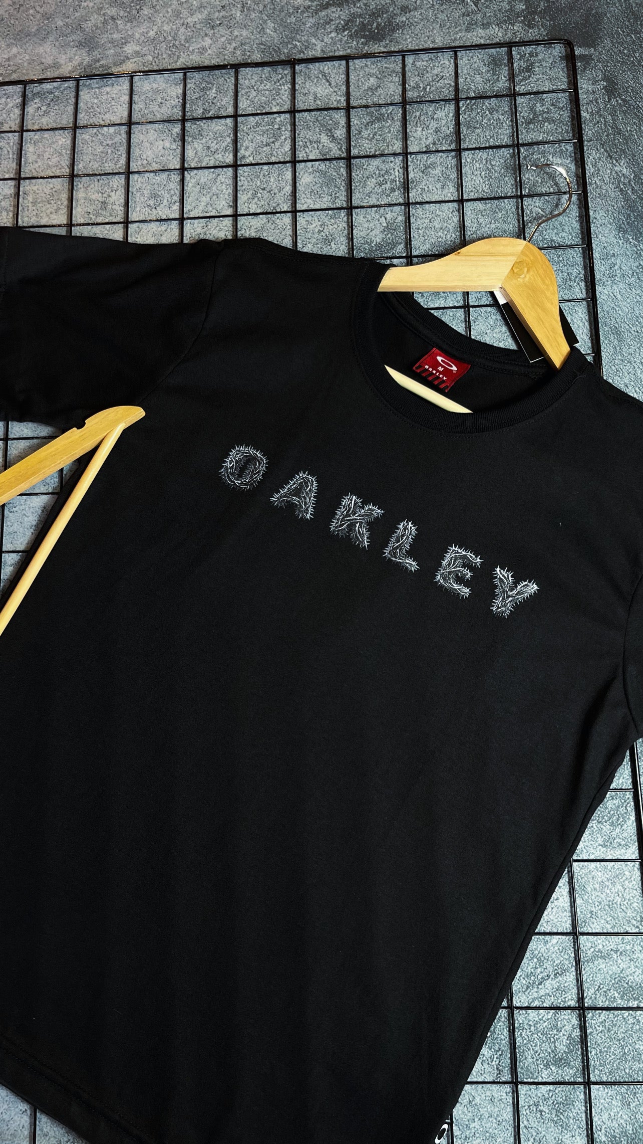 Camisa Oakley edição Coroa de espinhos