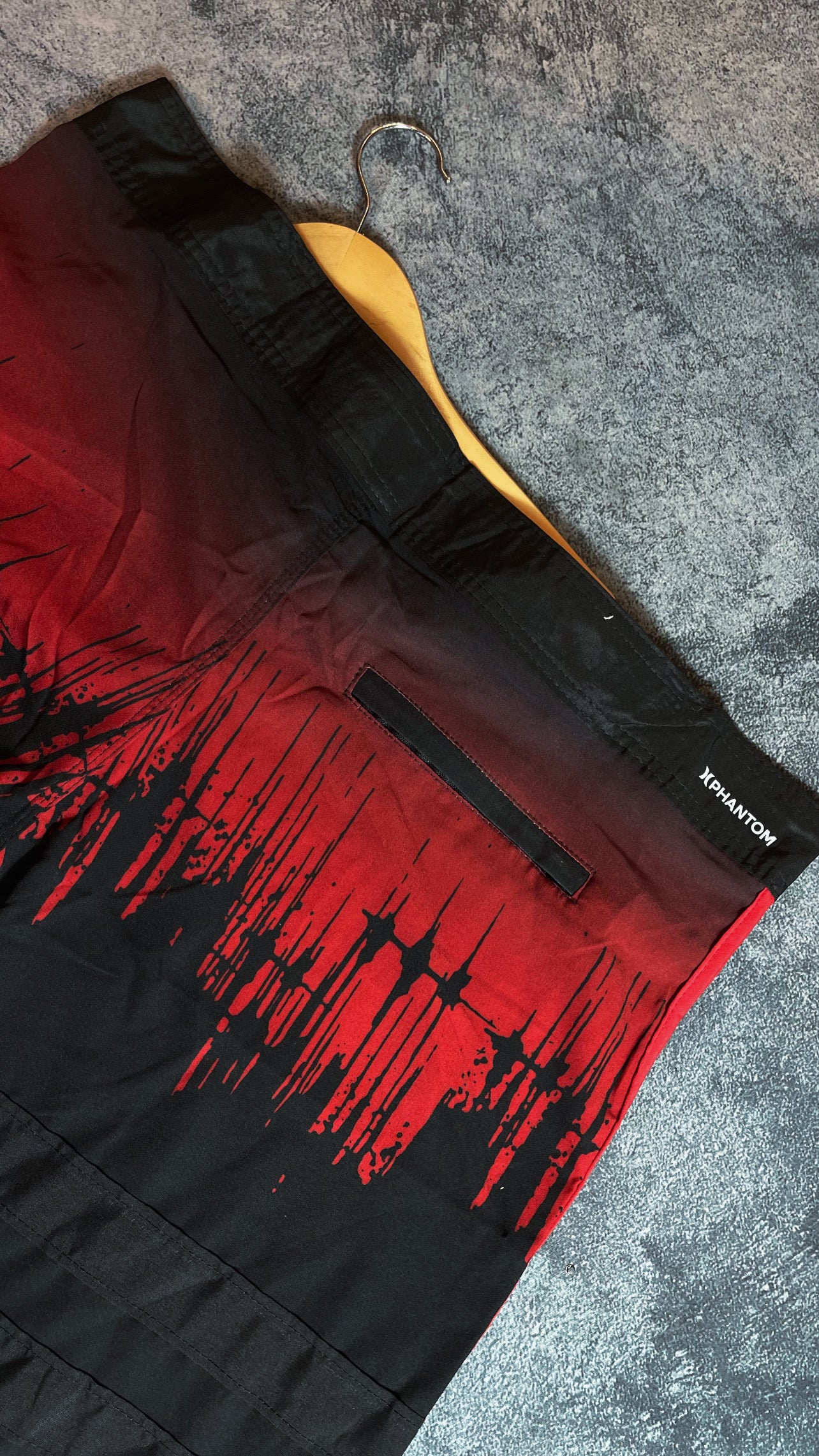 Bermuda Phanton Hurley-Preta com vermelho