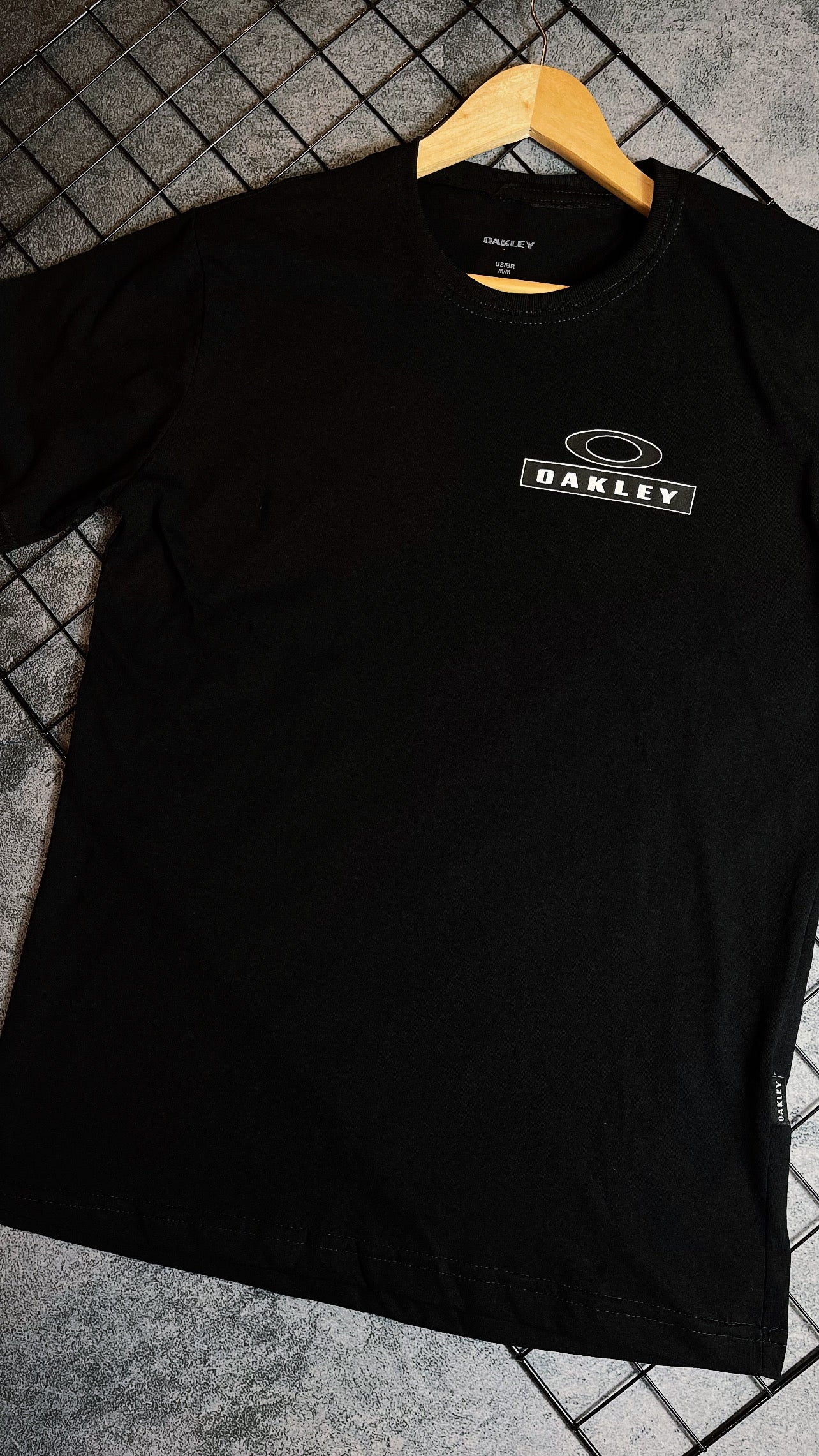 Camisa Oakley edição Medusa