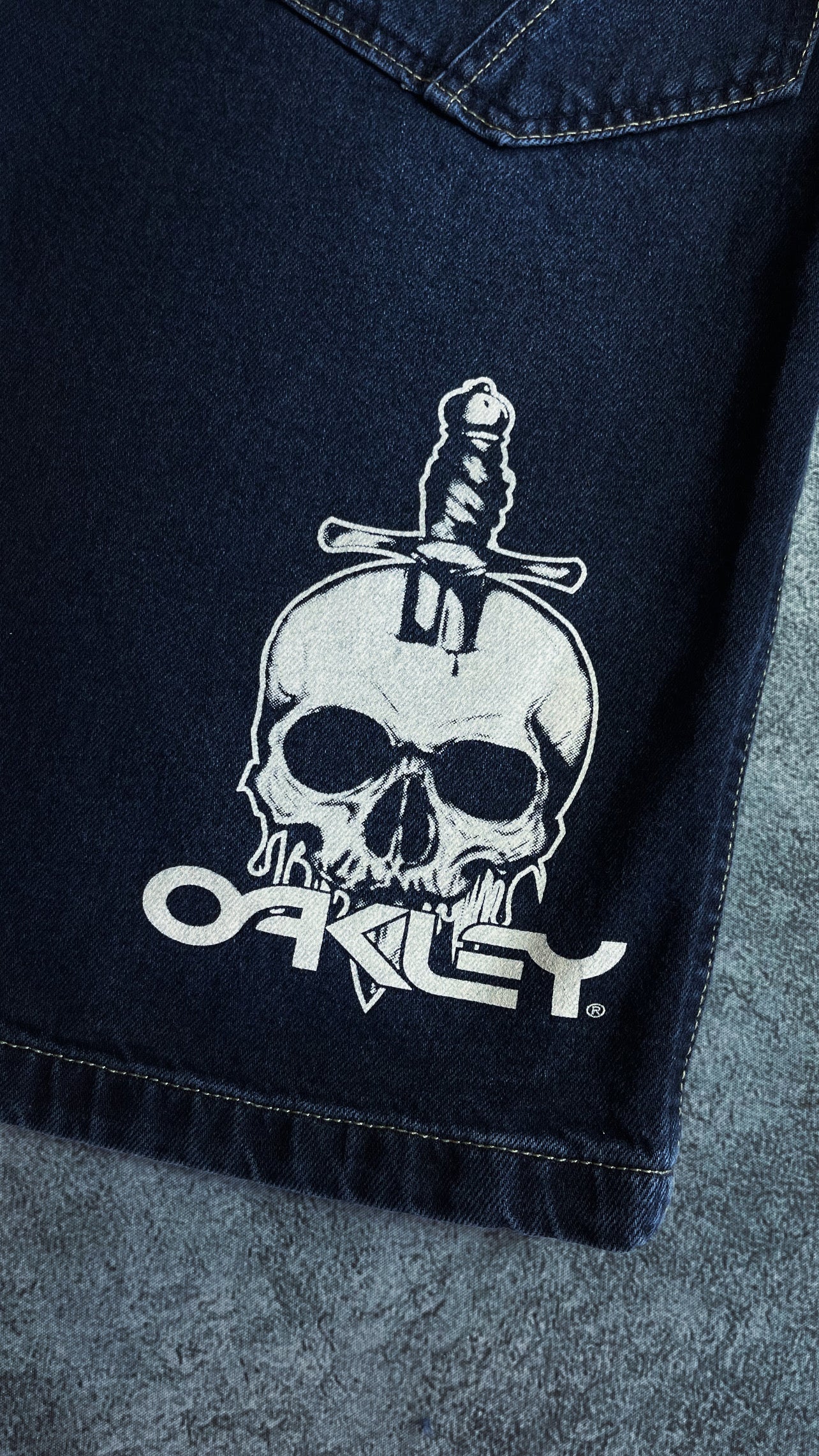Bermuda Jeans Oakley Escura