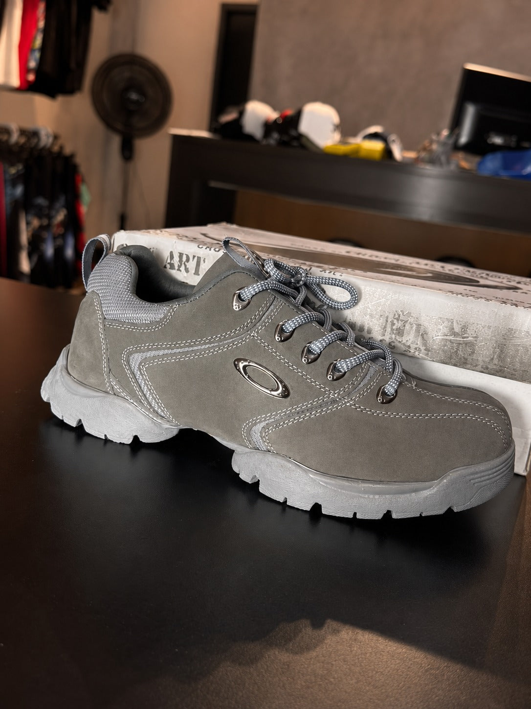 Bota Edição  365 Cinza