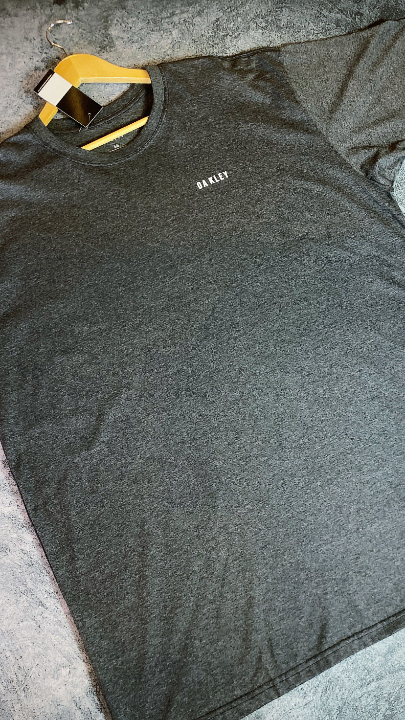 Camiseta Plus size Aoakley-Cinza (grafite)