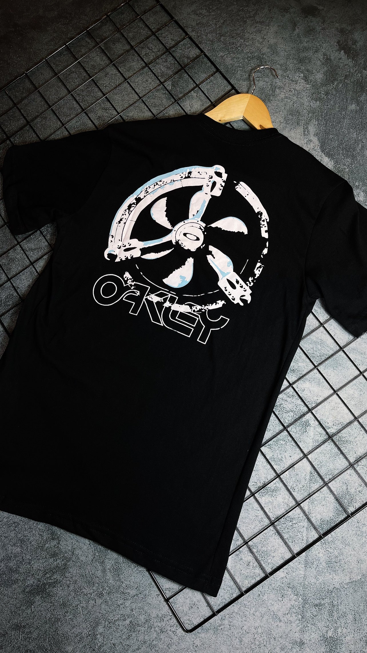 Camisa Oakley edição Hélice